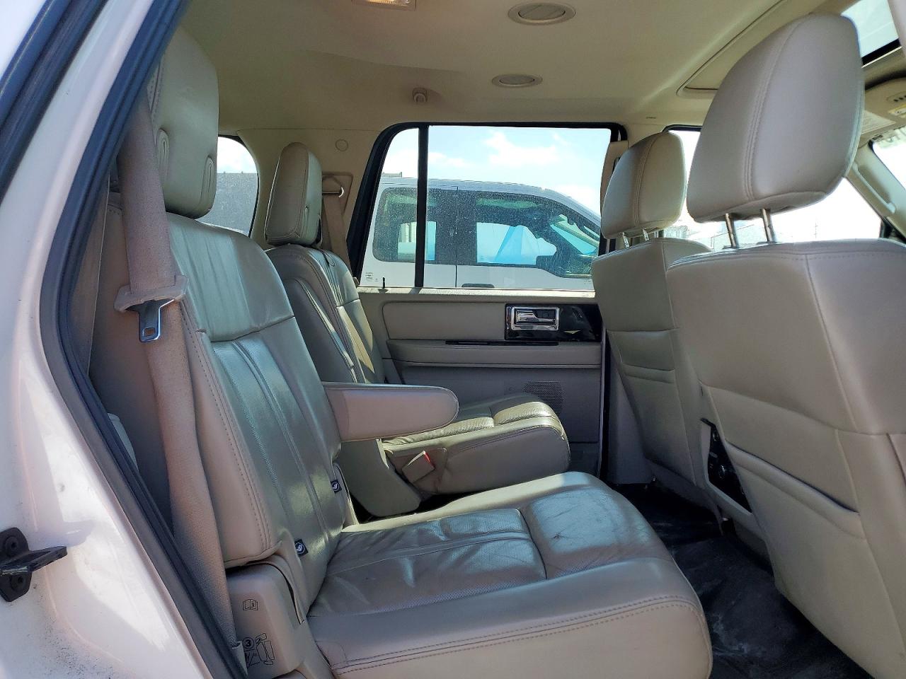2017 Lincoln Navigator VIN 5LMJJ2JT2HEL04105 photo 11