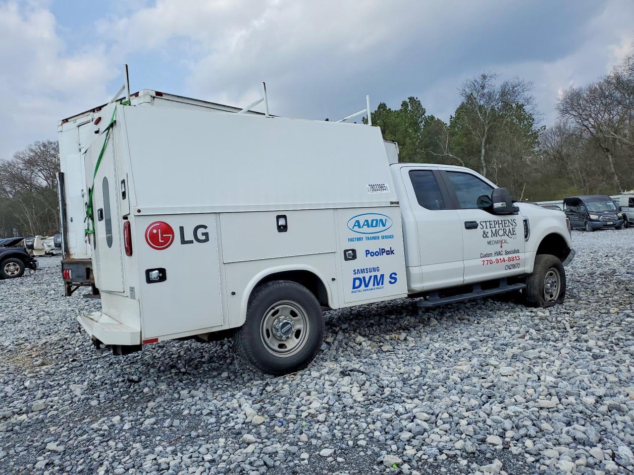2018 Ford F350 VIN 1FD8X3F63JEC95302 photo 3