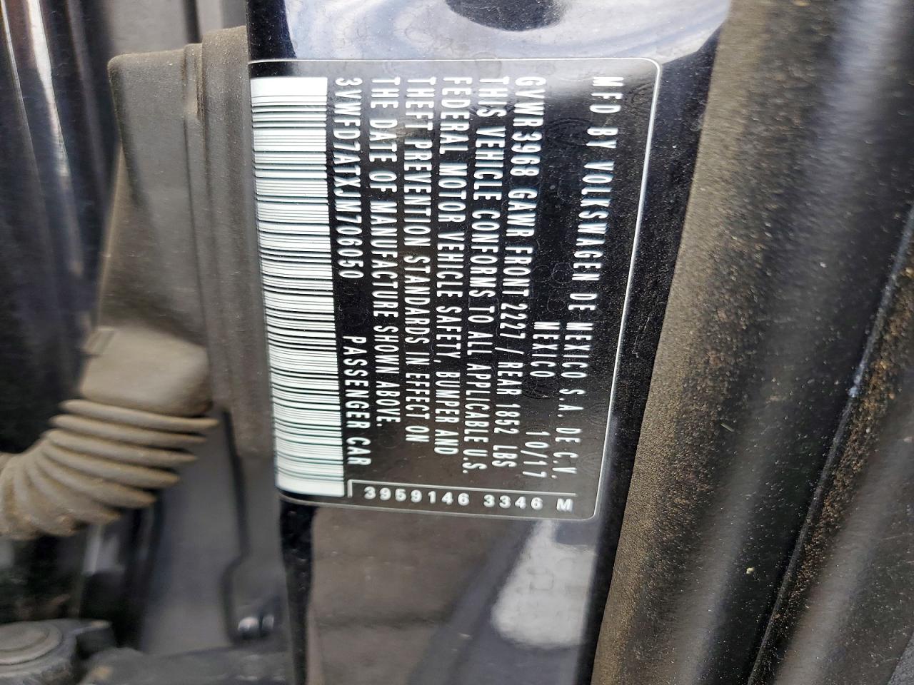 2018 Volkswagen Beetle VIN 3VWFD7ATXJM706050 photo 12