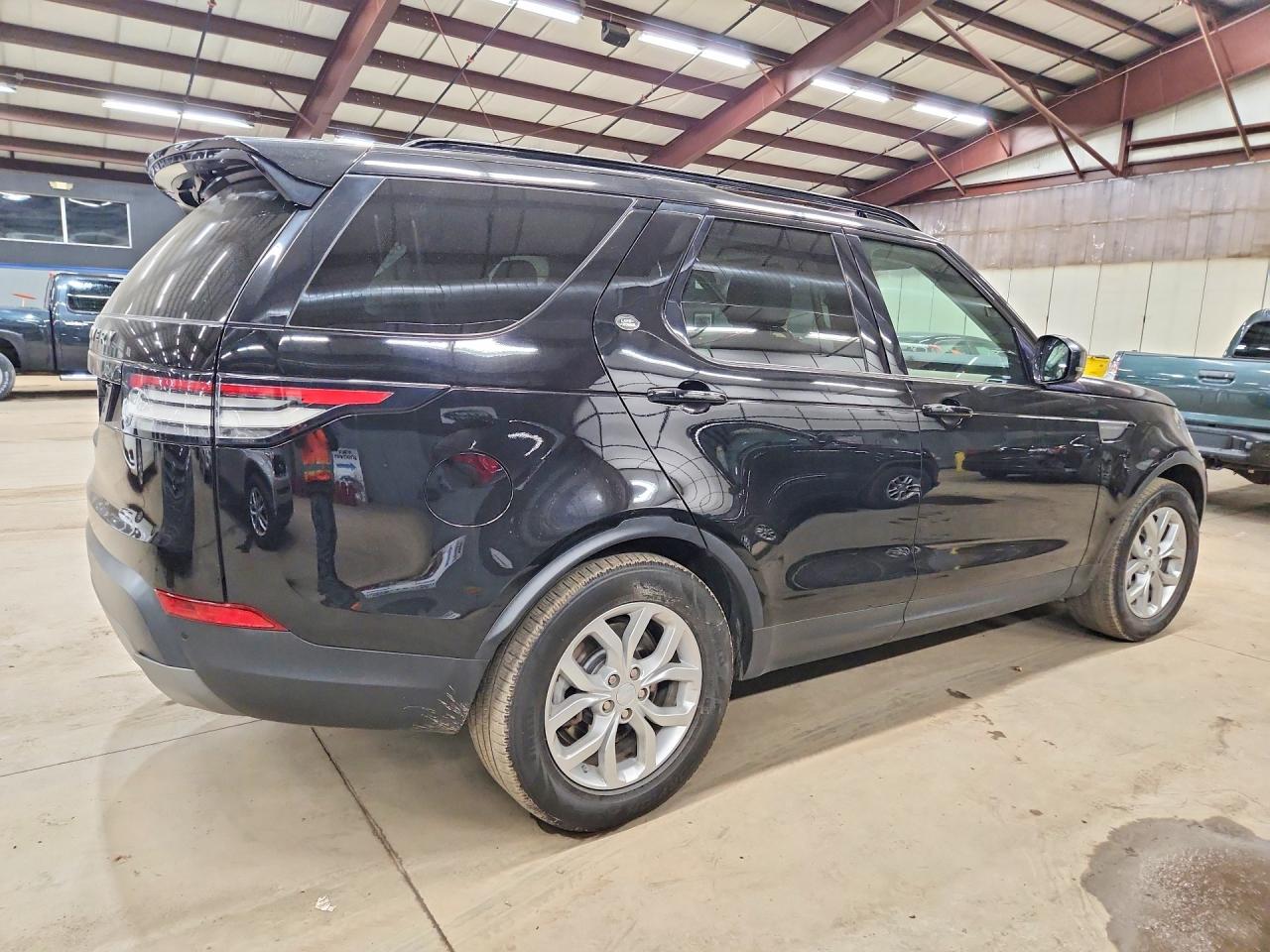 2018 Land Discovery VIN SALRG2RV9JA057928 photo 3