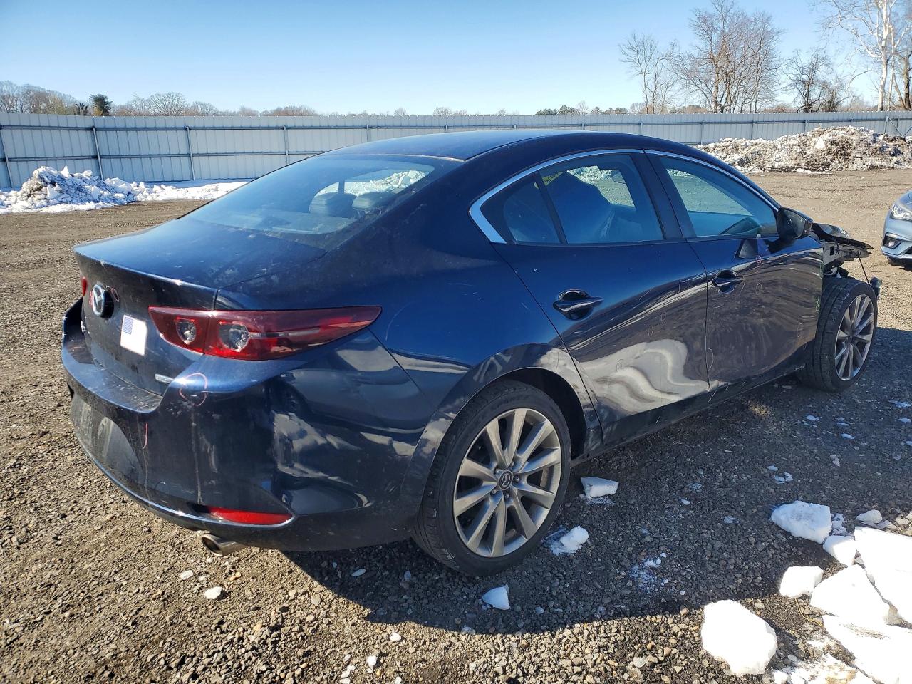 2019 Mazda 3 VIN JM1BPACL7K1106930 photo 3