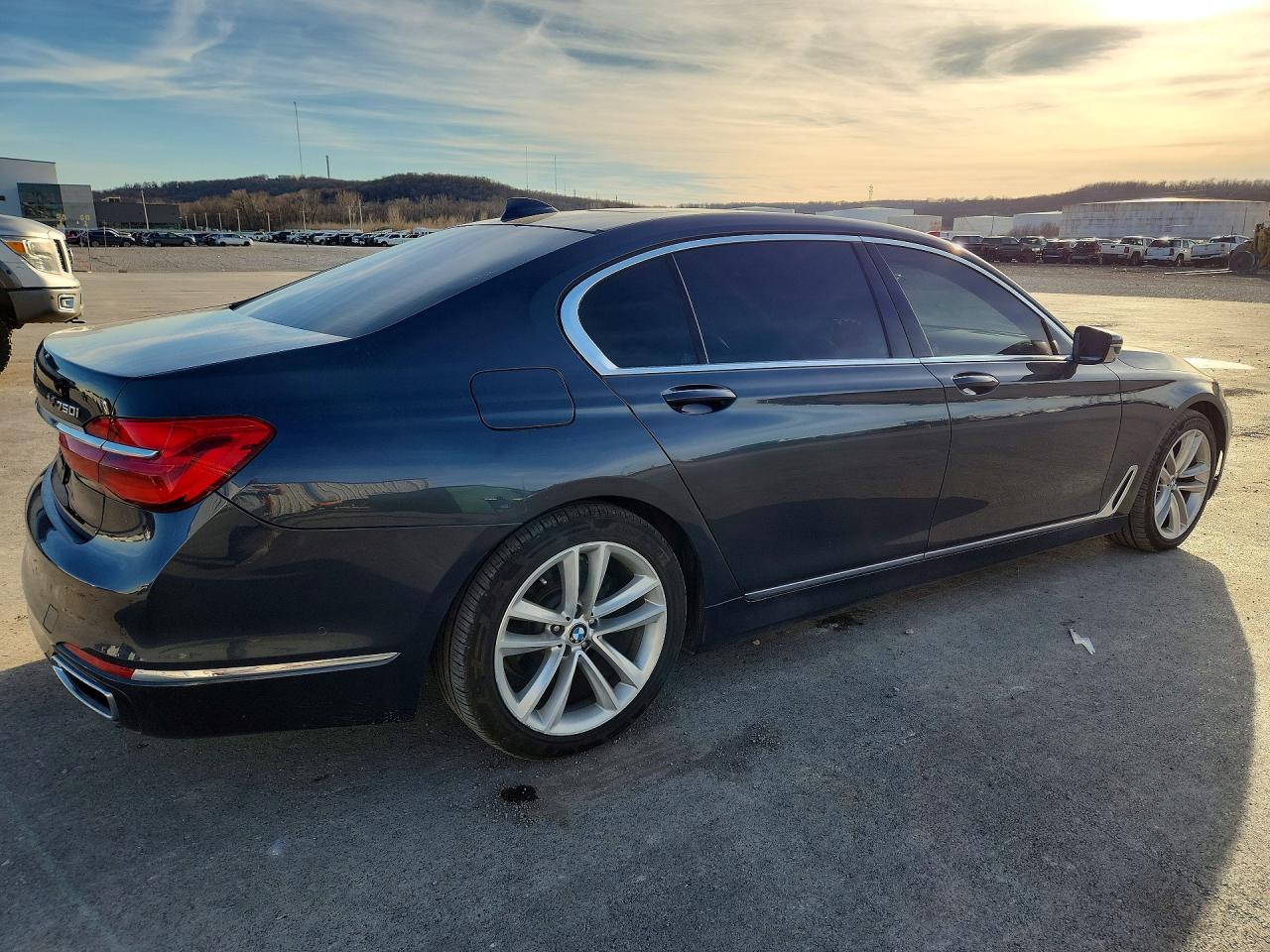 2016 BMW 7 series VIN WBA7F0C51GGL99651 photo 3