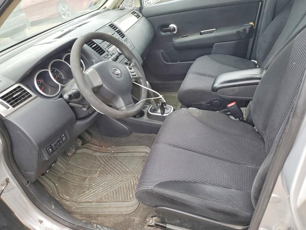 2010 NISS Versa VIN 3N1BC1CP0AL385601 photo 7