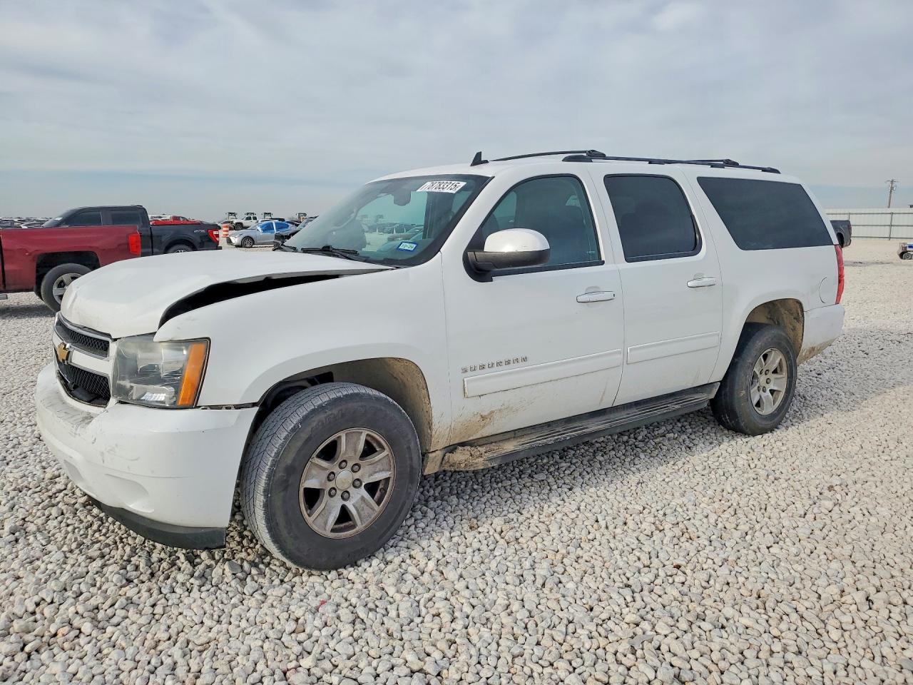 2014 Chevrolet Suburban VIN 1GNSCHE09ER136600 photo 1