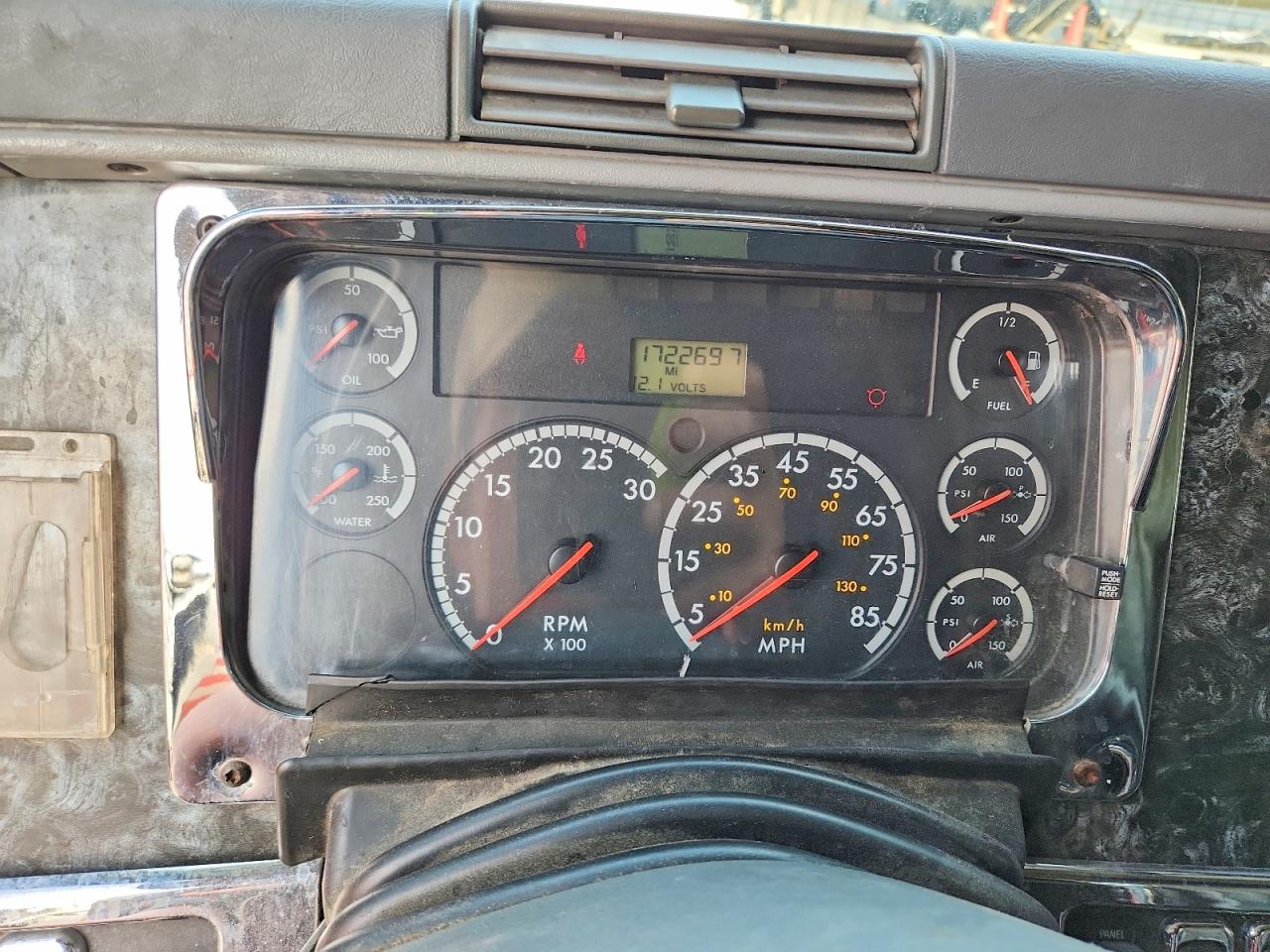 2002 FREIGHTLINER All other VIN 1FUJA6CG12LK06225 photo 8