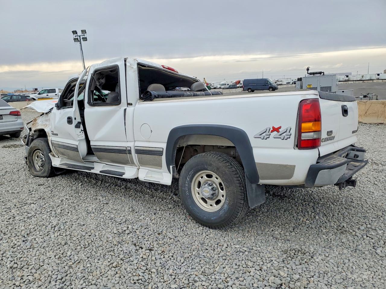 2002 Chevrolet All models VIN 1GCHK29162E218230 photo 2