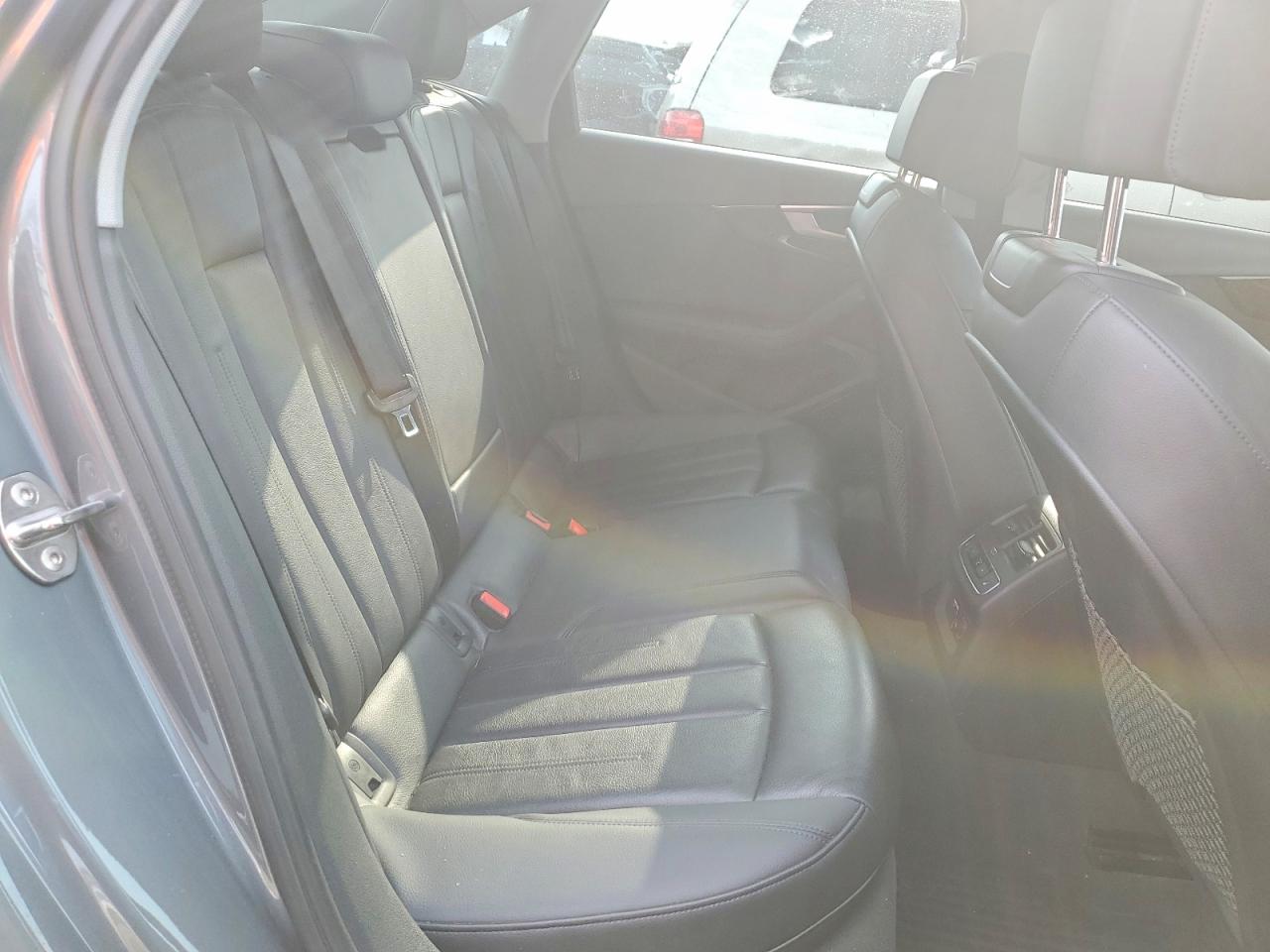 2019 Audi A4 VIN WAUENAF48KN001827 photo 10