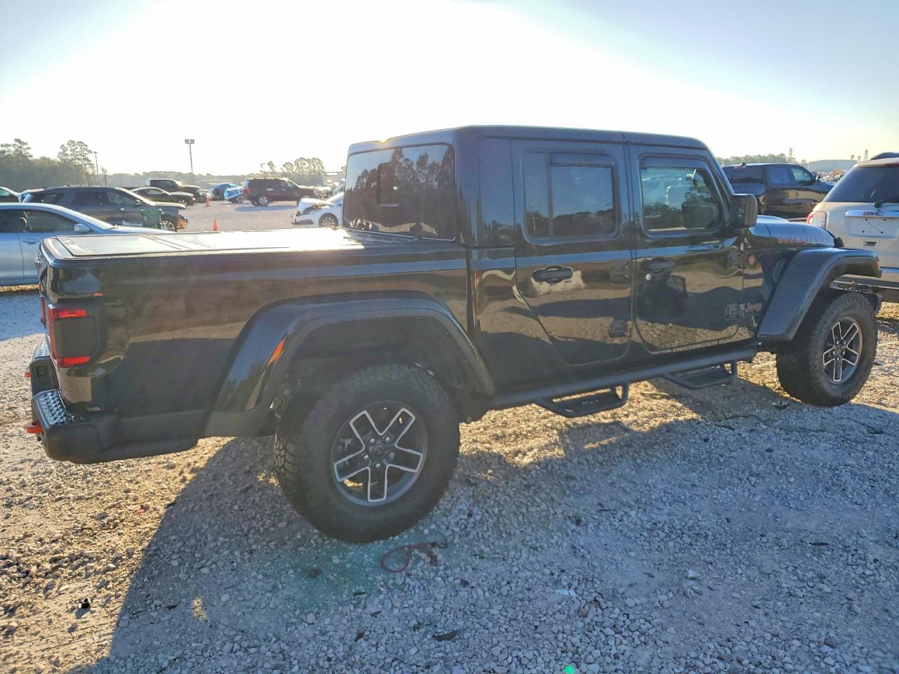 2024 Jeep Gladiator VIN 1C6JJTEG7RL112063 photo 3