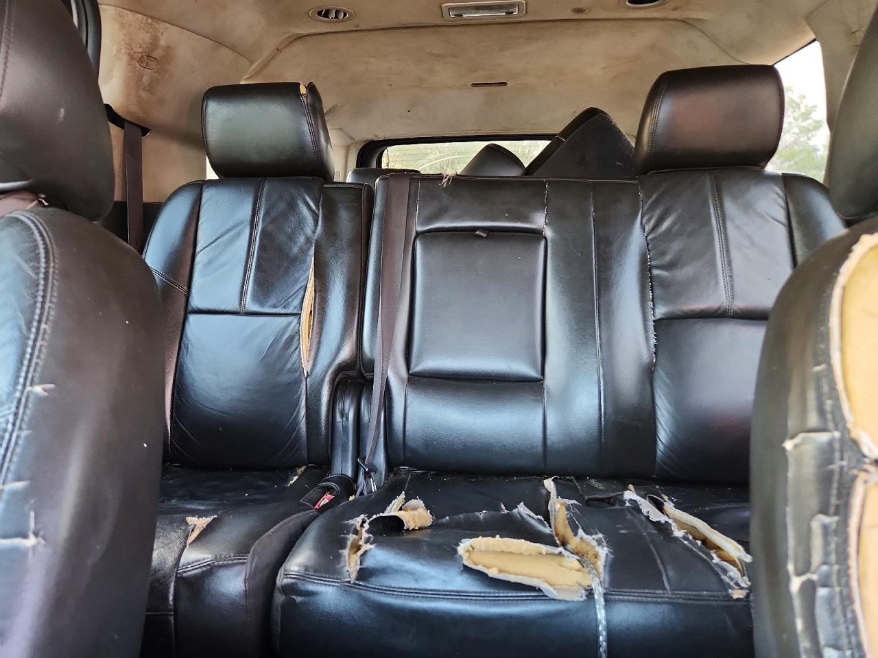 2011 Chevrolet Suburban VIN 1GNSCJE02BR331988 photo 10