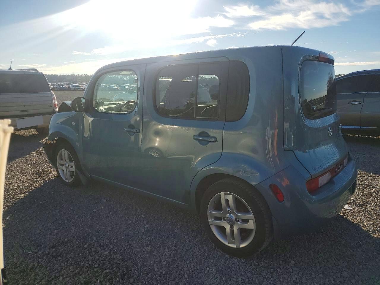 2011 NISS Cube VIN JN8AZ2KR9BT206215 photo 2