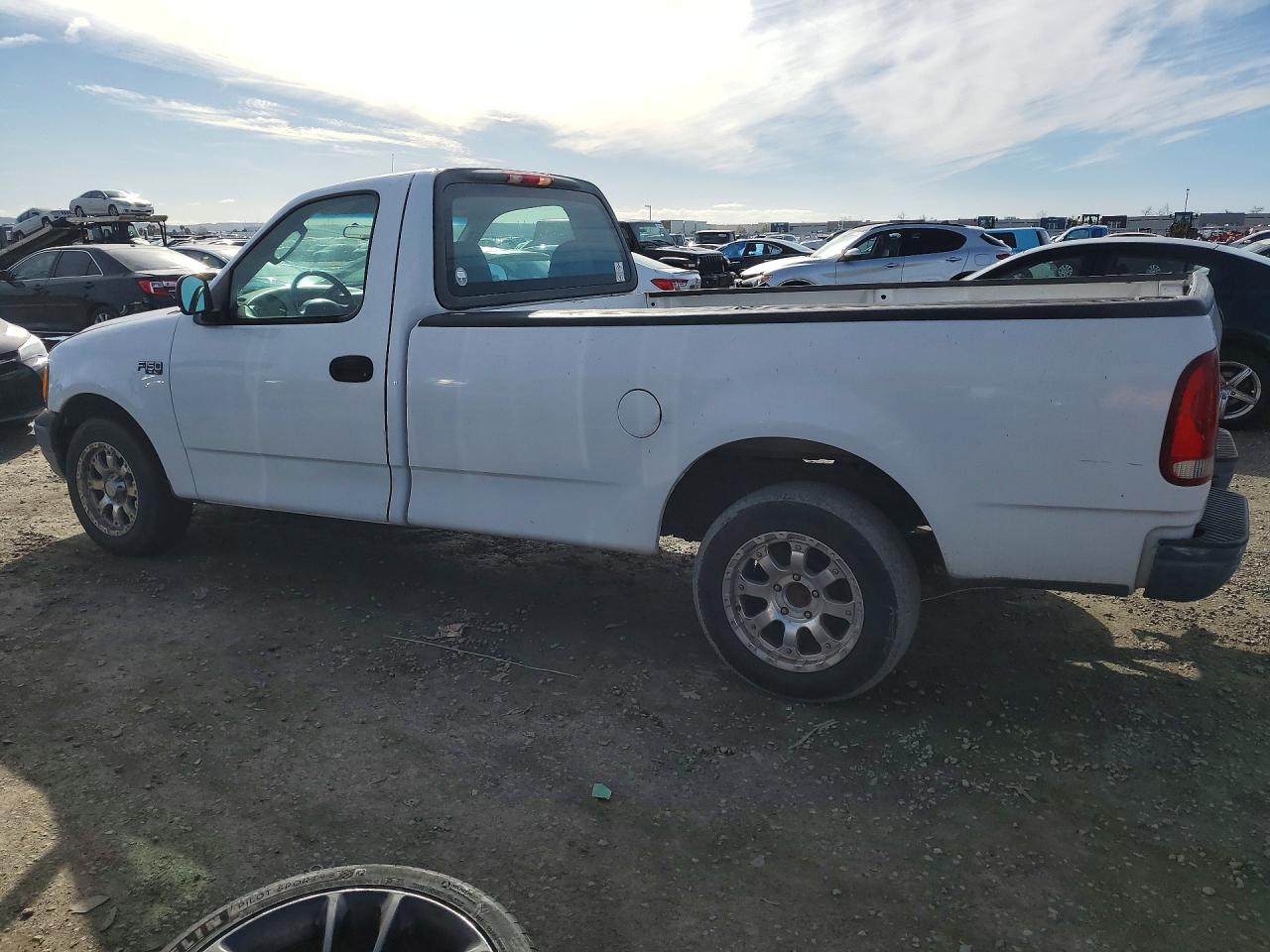 2004 Ford F150 VIN 2FTRF17224CA35995 photo 2