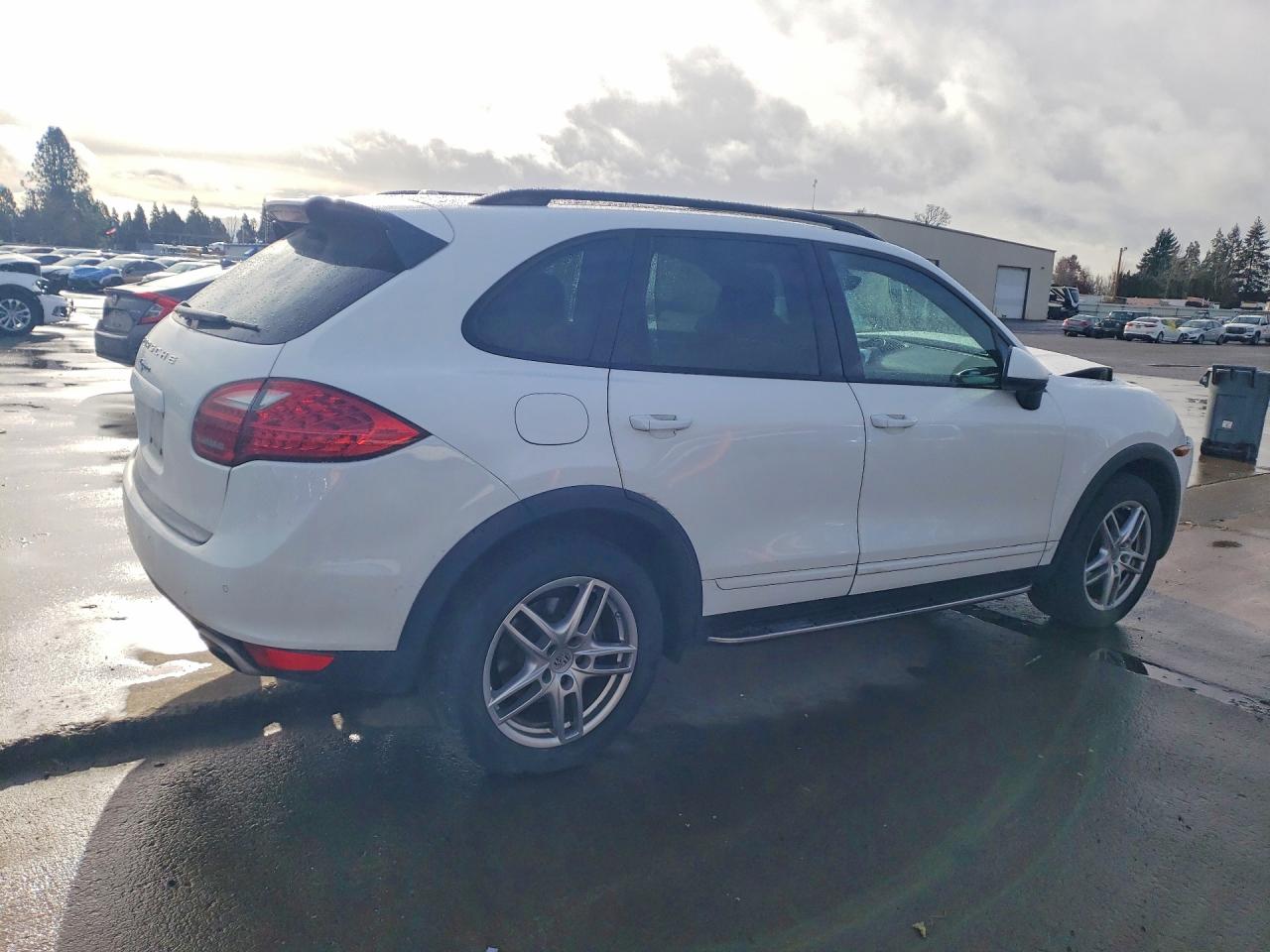 2012 Porsche Cayenne VIN WP1AA2A27CLA10930 photo 3