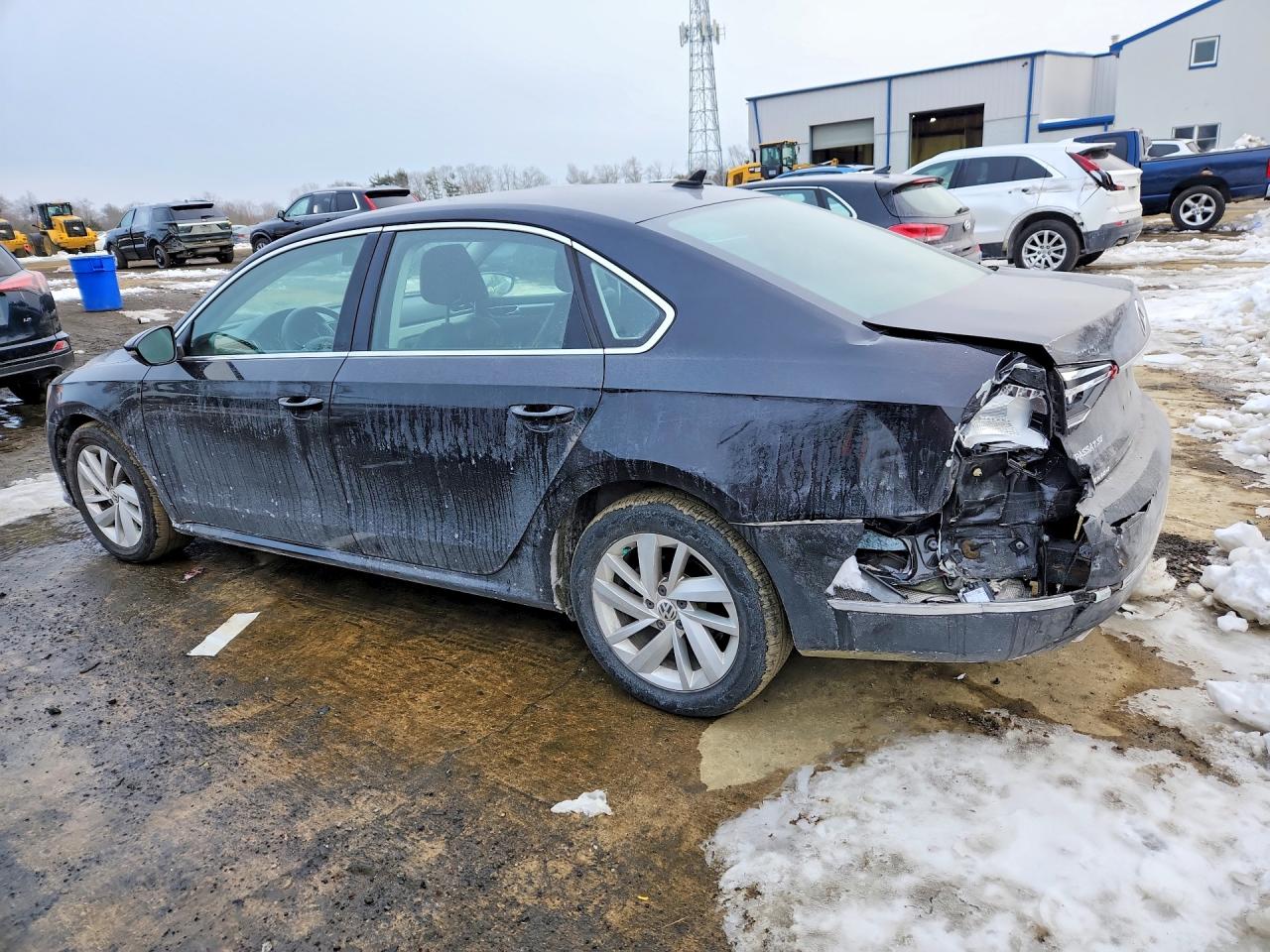 2018 Volkswagen Passat VIN 1VWBA7A34JC010826 photo 2