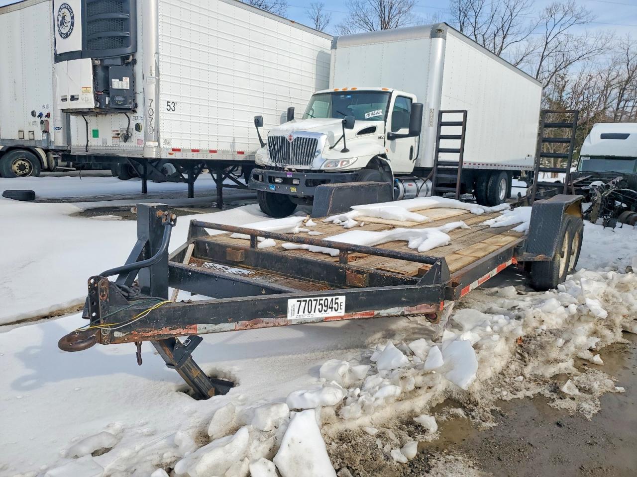 2005 5 Gn carhaul VIN 43YDC16275C039808 photo 2