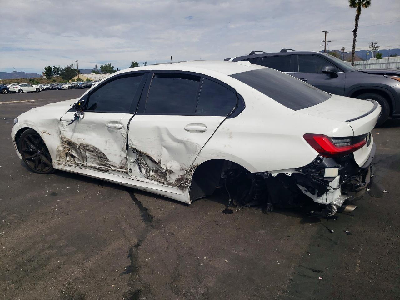 2025 BMW 3 series VIN 3MW69CW02S8F41775 photo 2