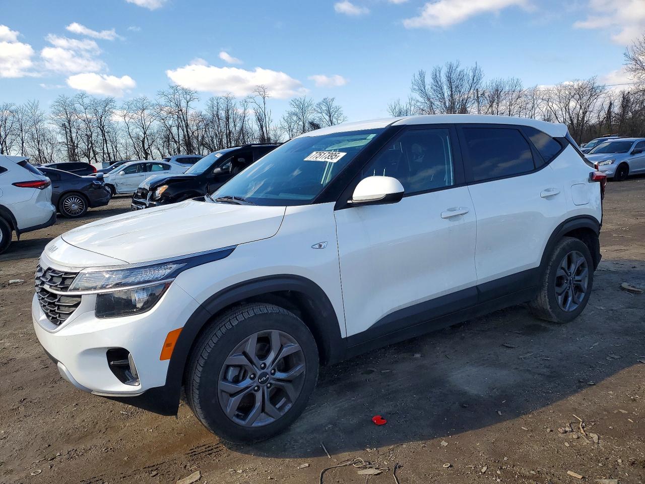 2024 Kia Seltos VIN KNDEPCAAXR7607750 photo 1