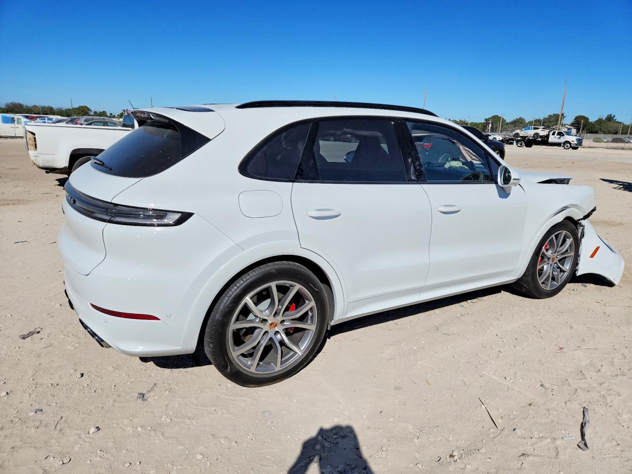 2025 Porsche Cayenne VIN WP1AL2AY8SDA19367 photo 3