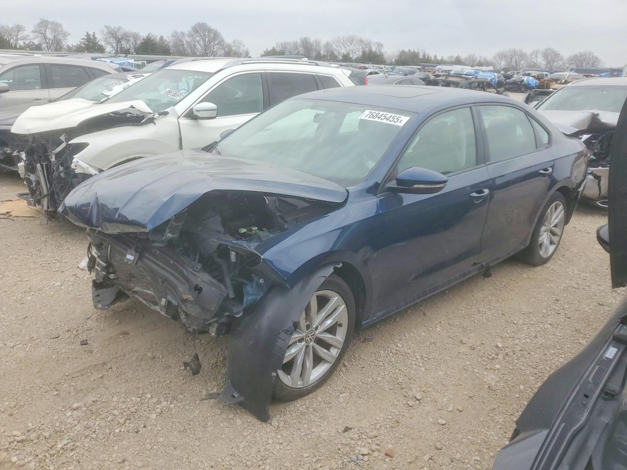 2019 Volkswagen Passat VIN 1VWLA7A38KC014254 photo 1