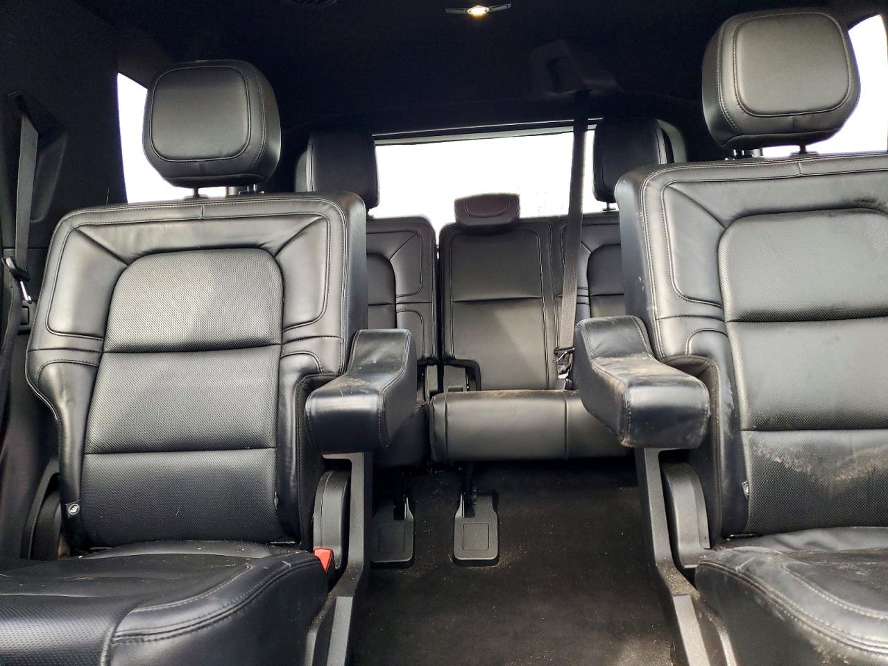2021 Lincoln Navigator VIN 5LMJJ2LT9MEL18770 photo 10