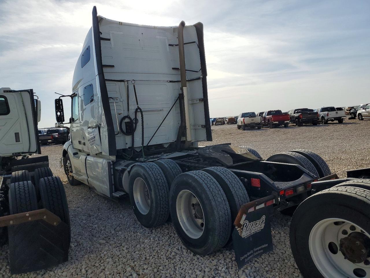 2019 VOLVO Vn VIN 4V4NC9EH8KN201669 photo 3