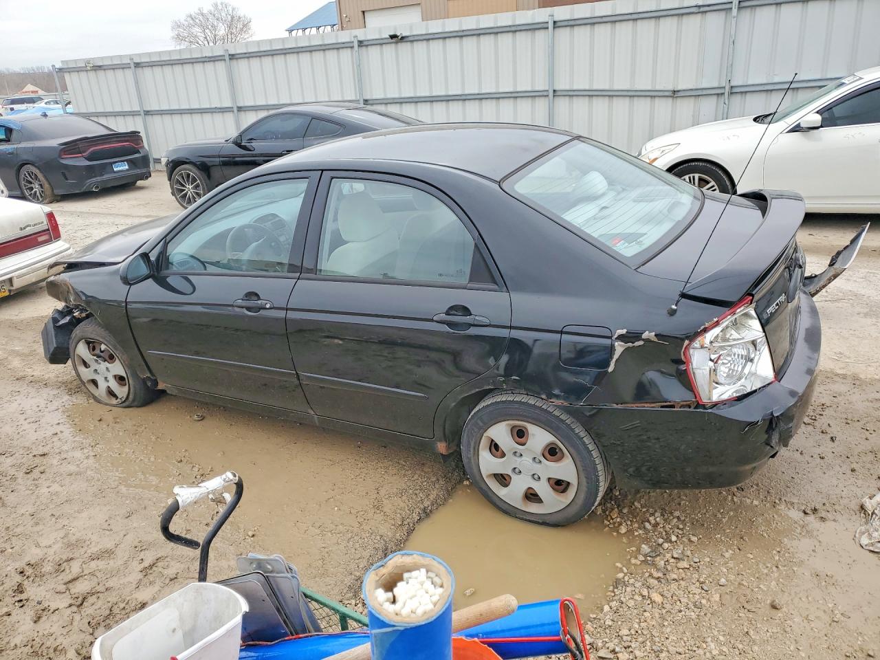 2005 Kia Spectra VIN KNAFE121755101261 photo 2