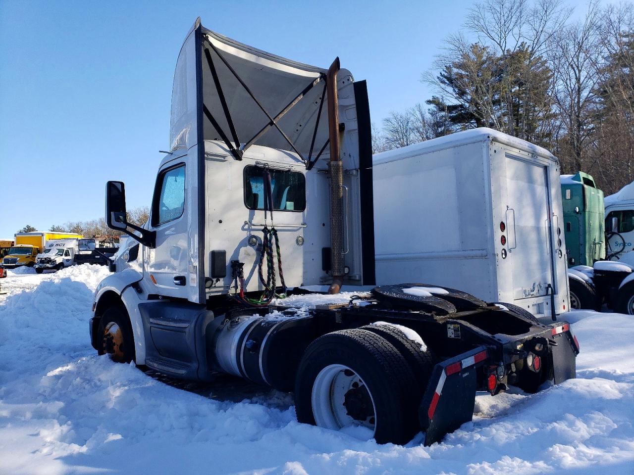 2017 PETERBILT All models VIN 1XPBA48X7HD428813 photo 3