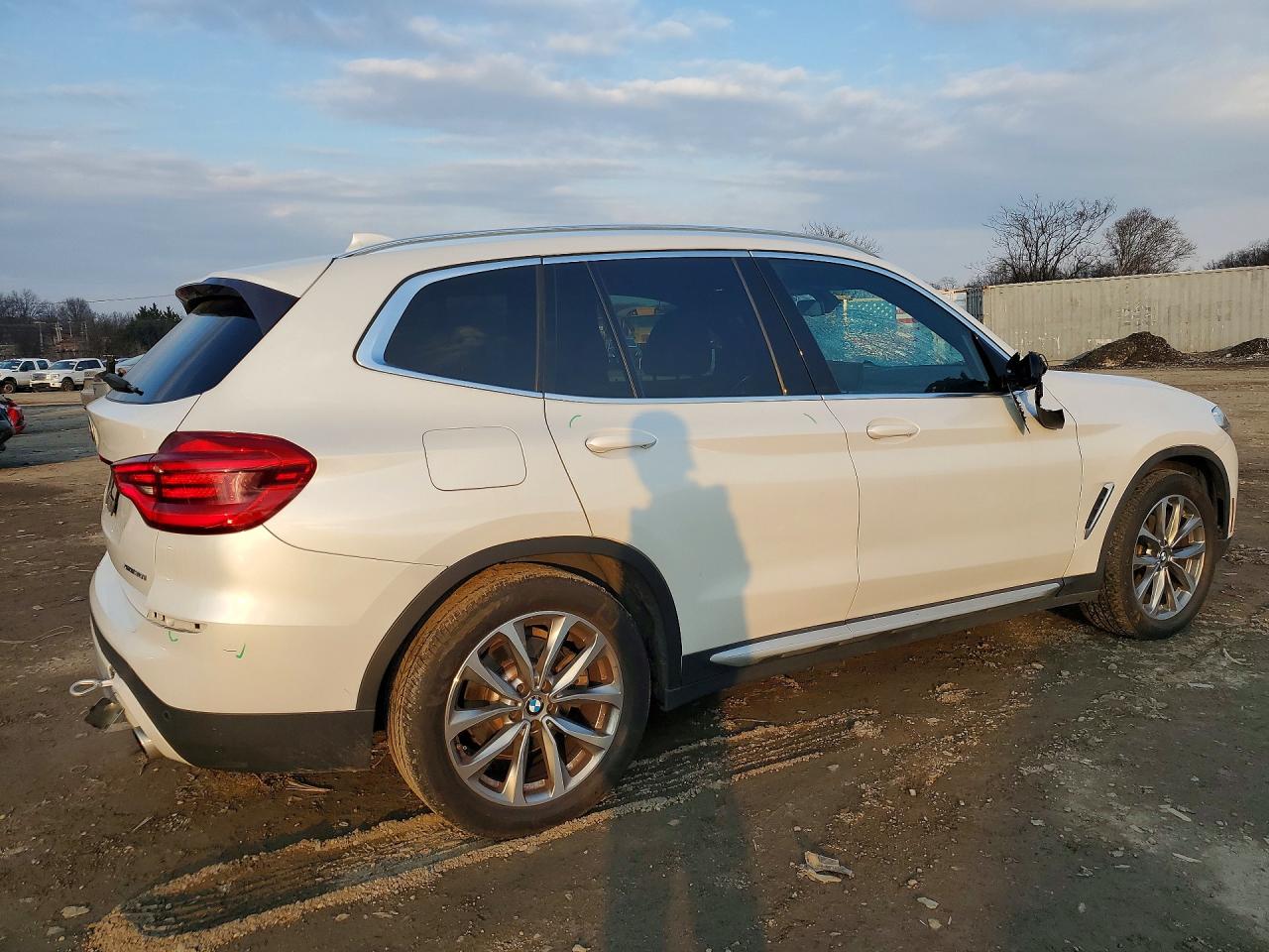 2018 BMW X3 VIN 5UXTR9C56JLD90053 photo 3