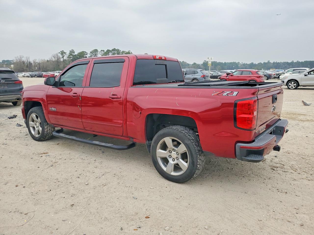 2018 Chevrolet All models VIN 3GCUKREC4JG545845 photo 2