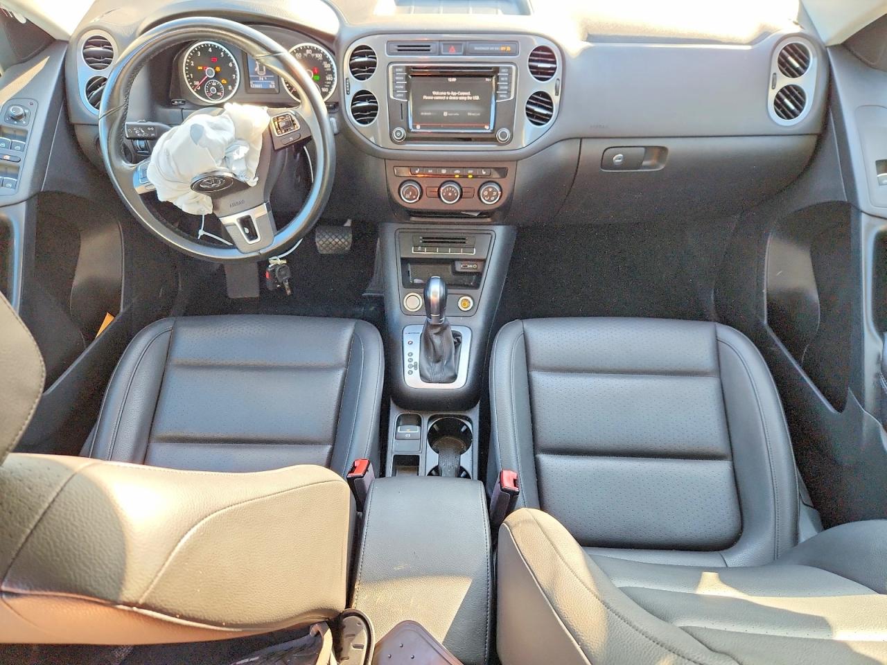 2017 Volkswagen Tiguan VIN WVGSV7AX4HK009746 photo 8