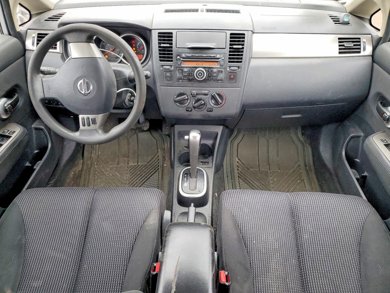 2010 NISS Versa VIN 3N1BC1CP0AL385601 photo 8