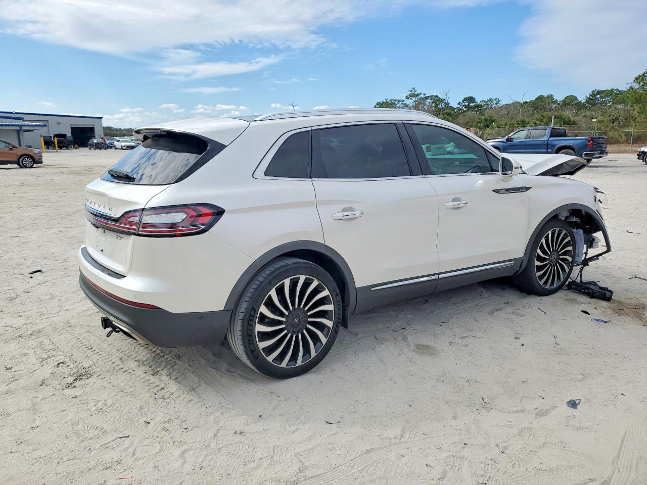 2019 Lincoln Nautilus VIN 2LMPJ7J98KBL36420 photo 3