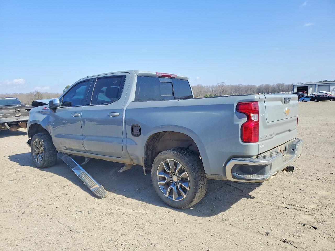 2024 Chevrolet All models VIN 3GCUDDE8XRG194024 photo 2