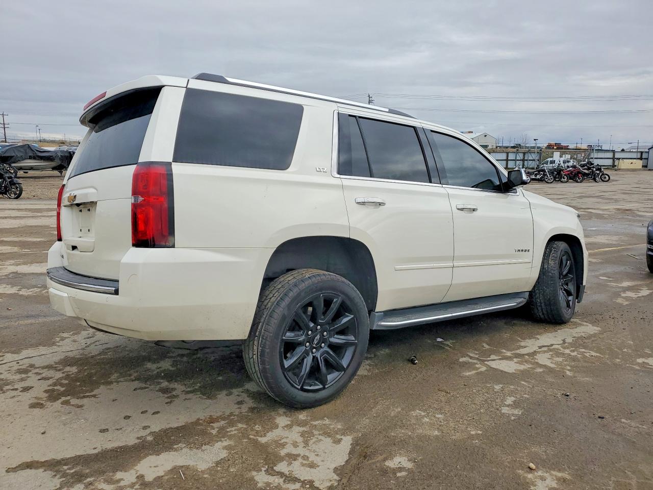 2015 Chev Tahoe VIN 1GNSKCKC0FR283961 photo 3