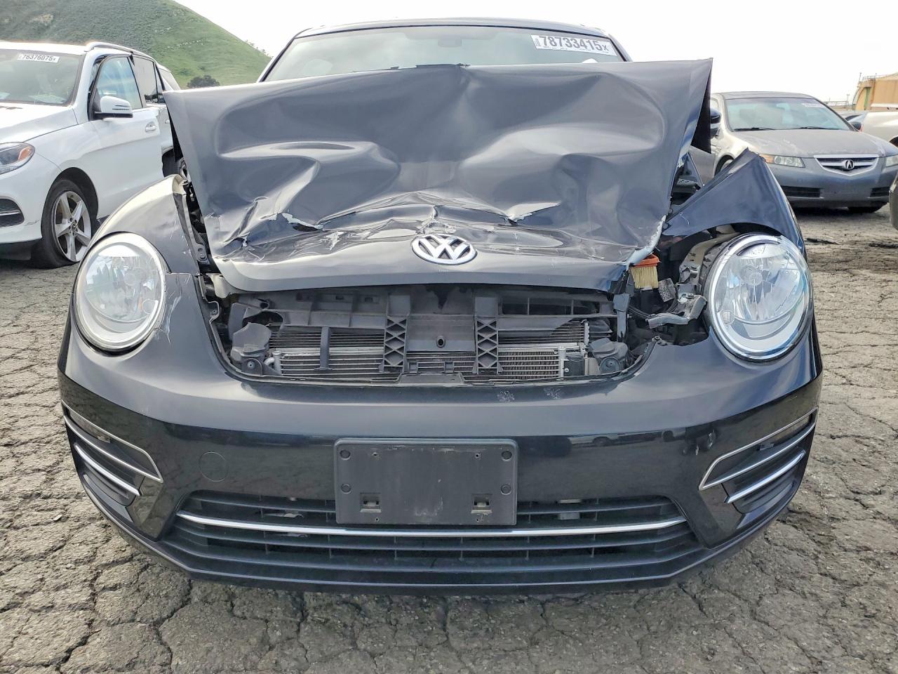 2018 Volkswagen Beetle VIN 3VWFD7ATXJM706050 photo 5