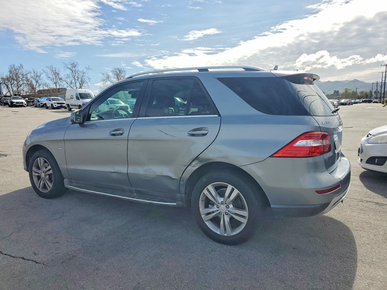2012 Mercedes-Benz M-class VIN 4JGDA5HB9CA008741 photo 2