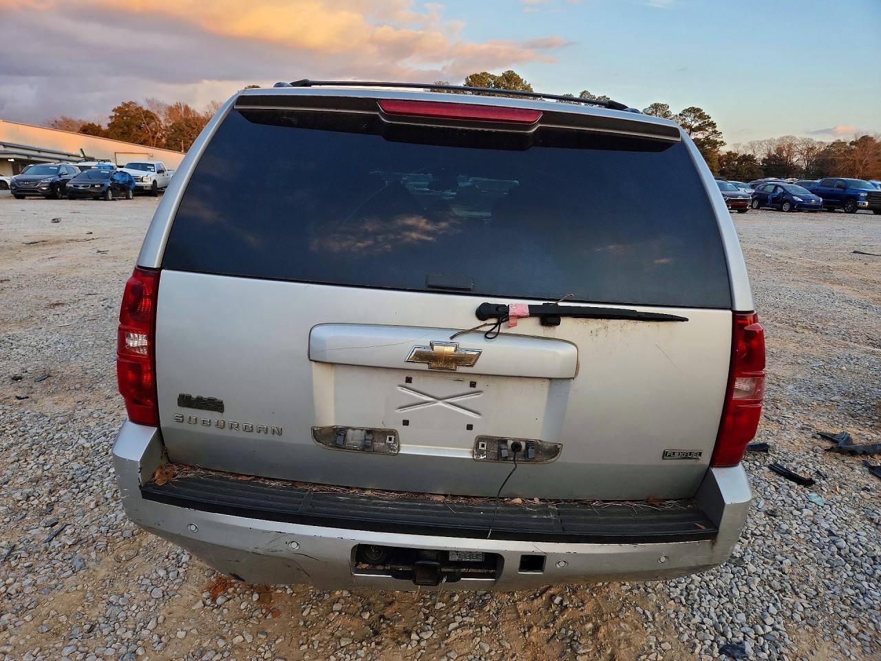 2011 Chevrolet Suburban VIN 1GNSCJE02BR331988 photo 6