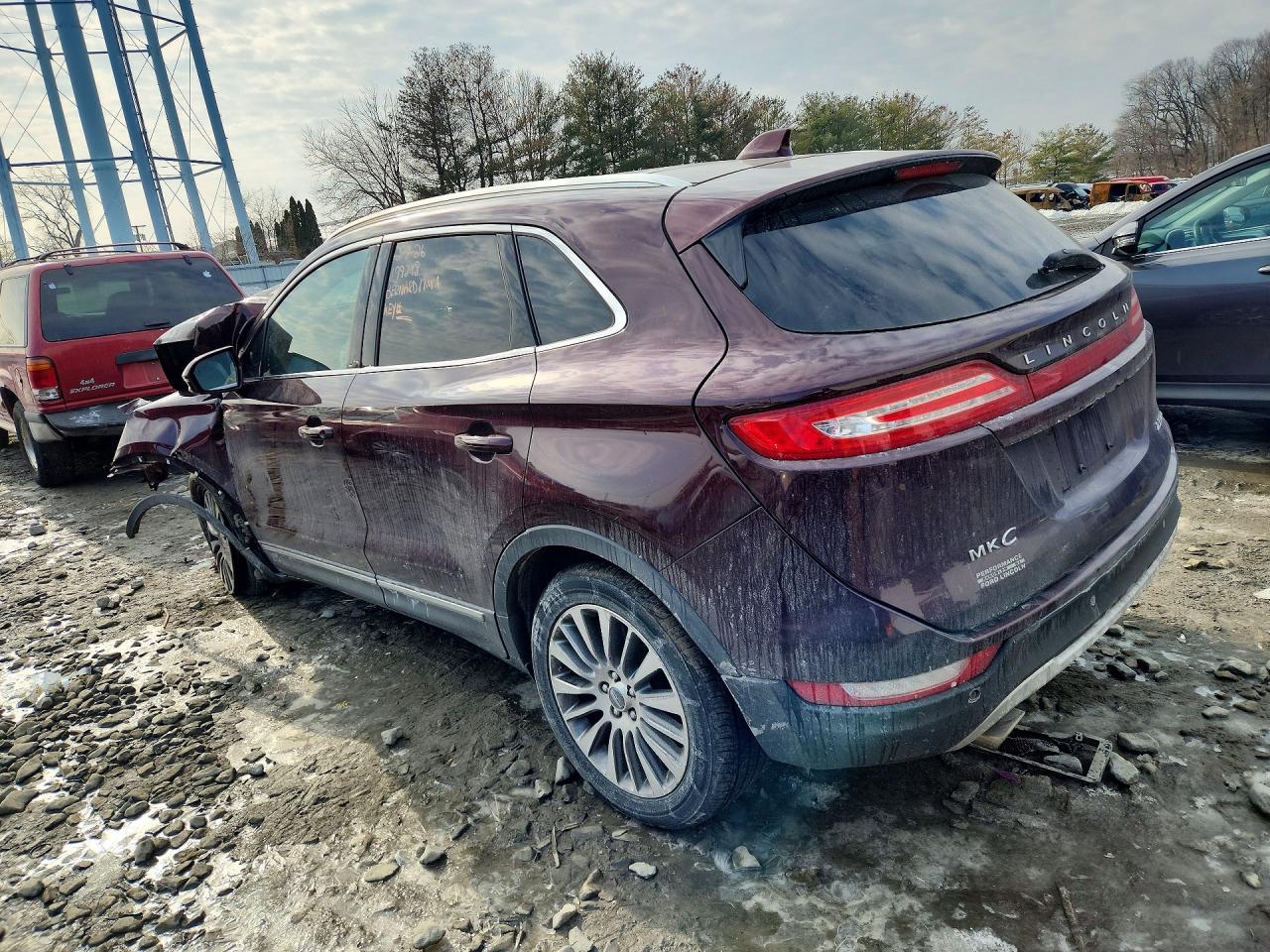 2018 Lincoln Mkc VIN 5LMTJ3DH4JUL00042 photo 2
