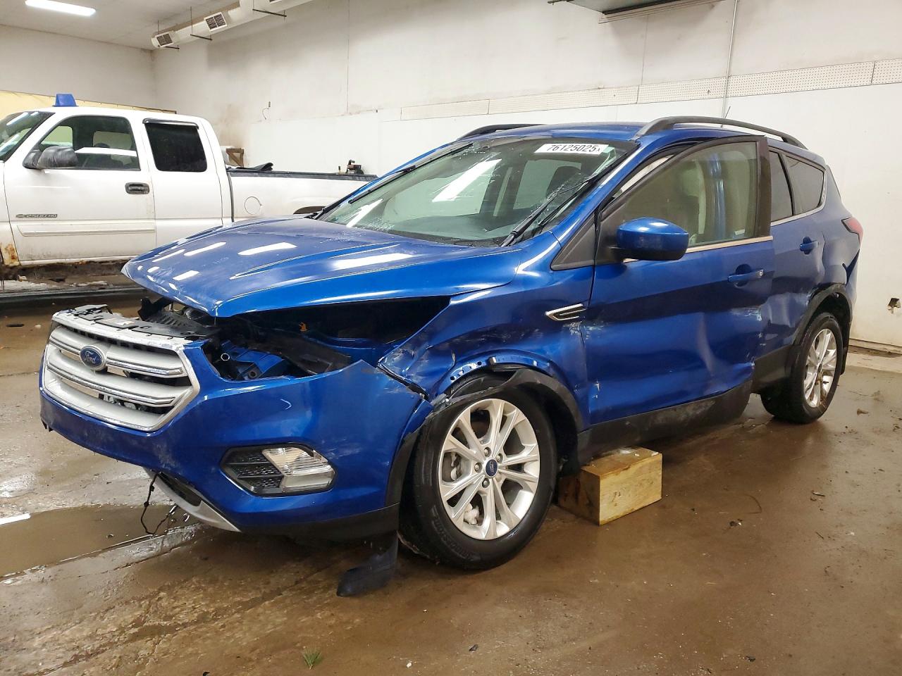 2019 Ford Escape VIN 1FMCU0HD2KUA82460 photo 1