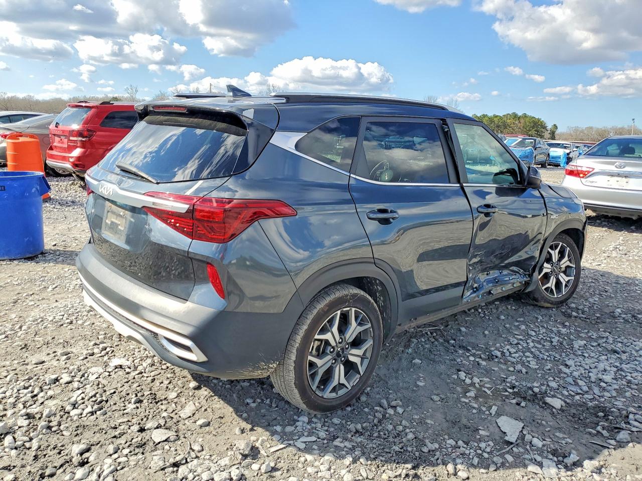 2023 Kia Seltos VIN KNDERCAA2P7414192 photo 3