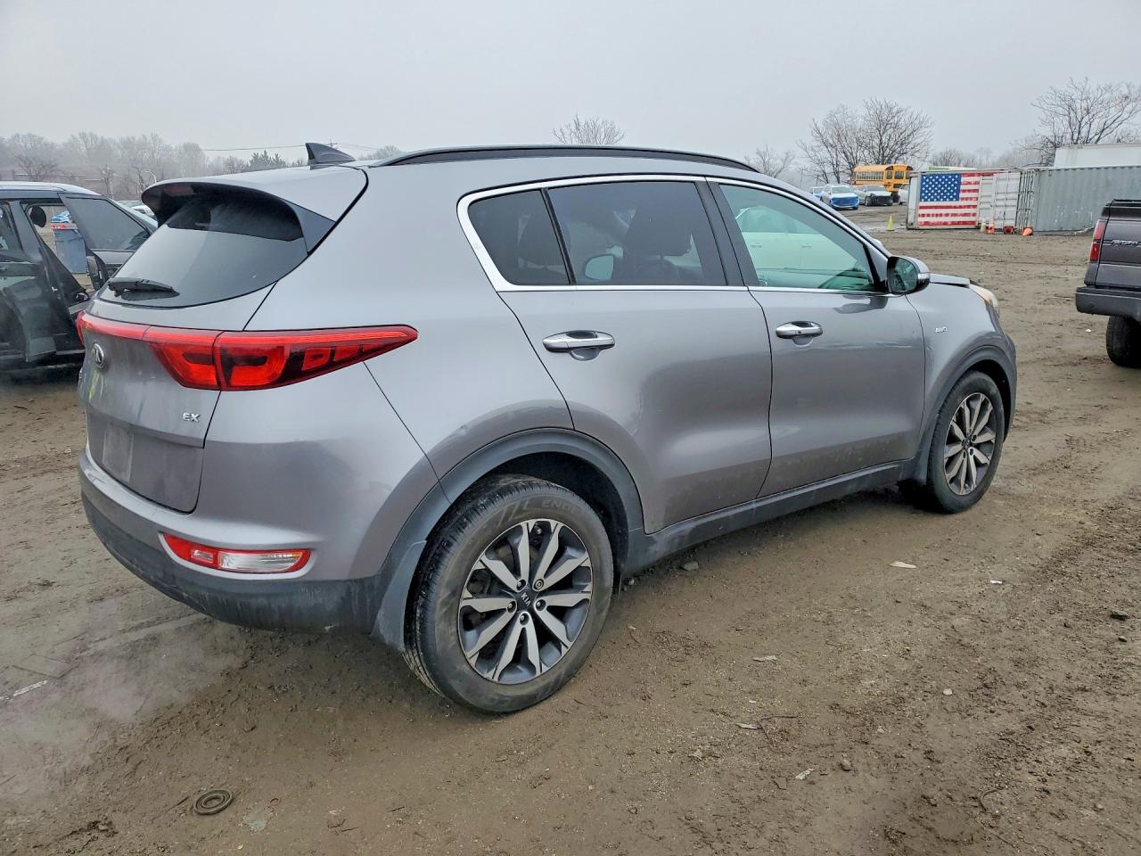 2018 Kia Sportage VIN KNDPNCAC4J7400226 photo 3