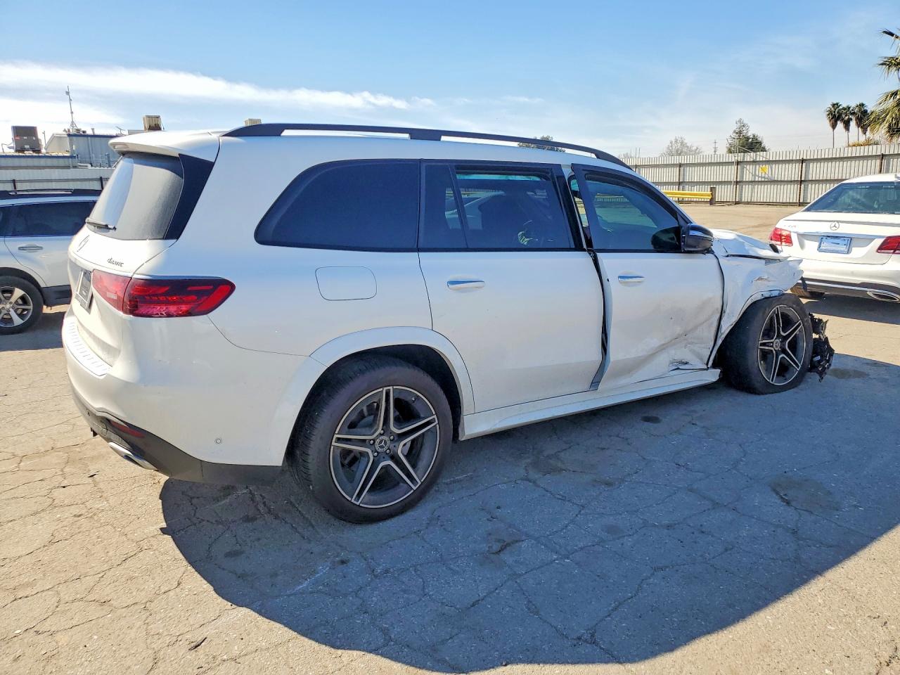 2024 MERCEDES-BENZ Gls-class VIN 4JGFF5KE1RB171433 photo 3