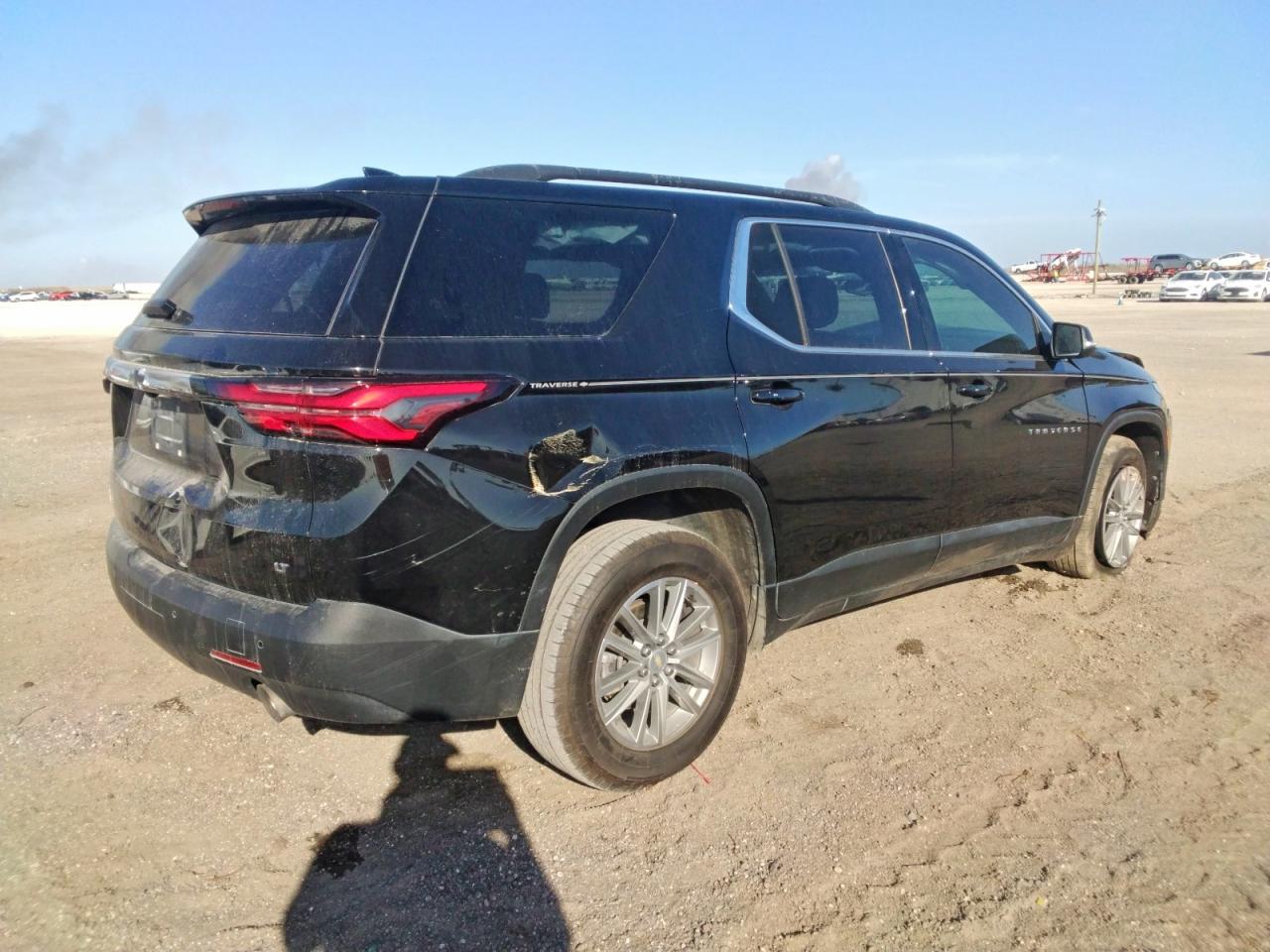 2022 Chevrolet Traverse VIN 1GNERHKW0NJ163199 photo 3