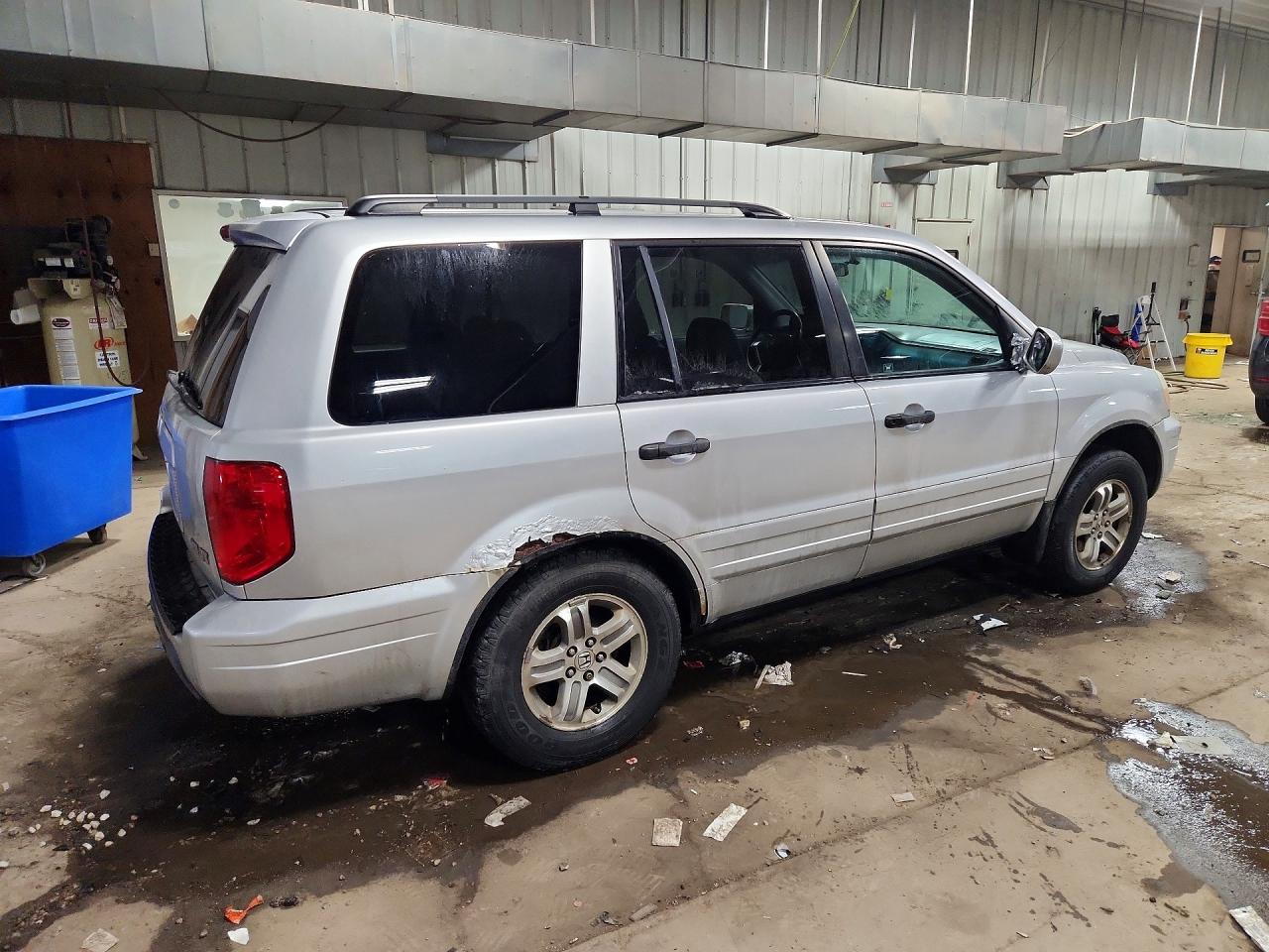 2005 Honda Pilot VIN 2HKYF185X5H515864 photo 3