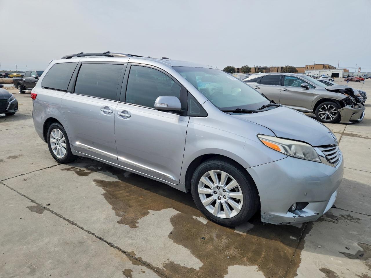 2015 Toyota All models VIN 5TDYK3DC4FS584752 photo 4