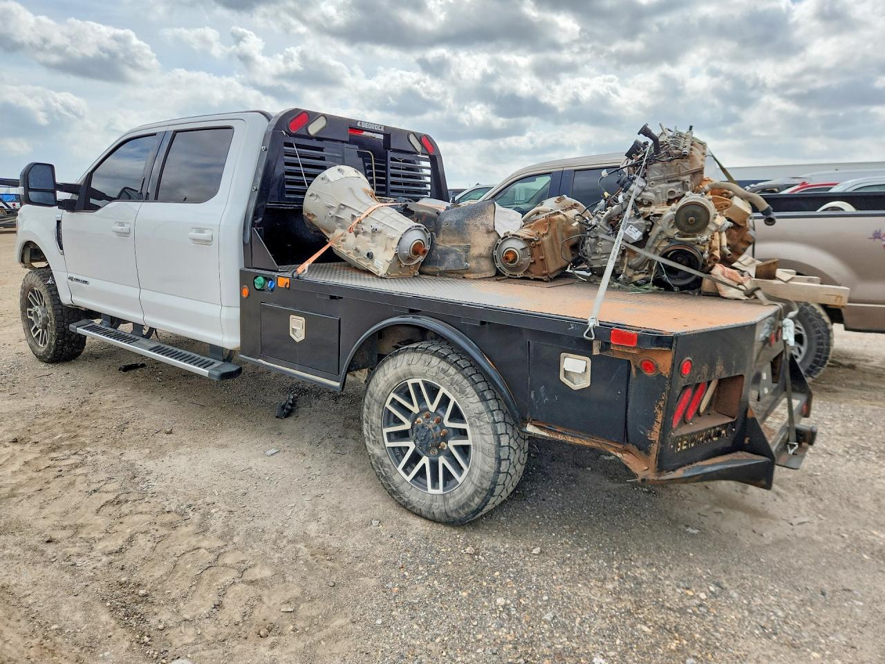 2018 Ford F350 VIN 1FT8W3BT9JEC01538 photo 2