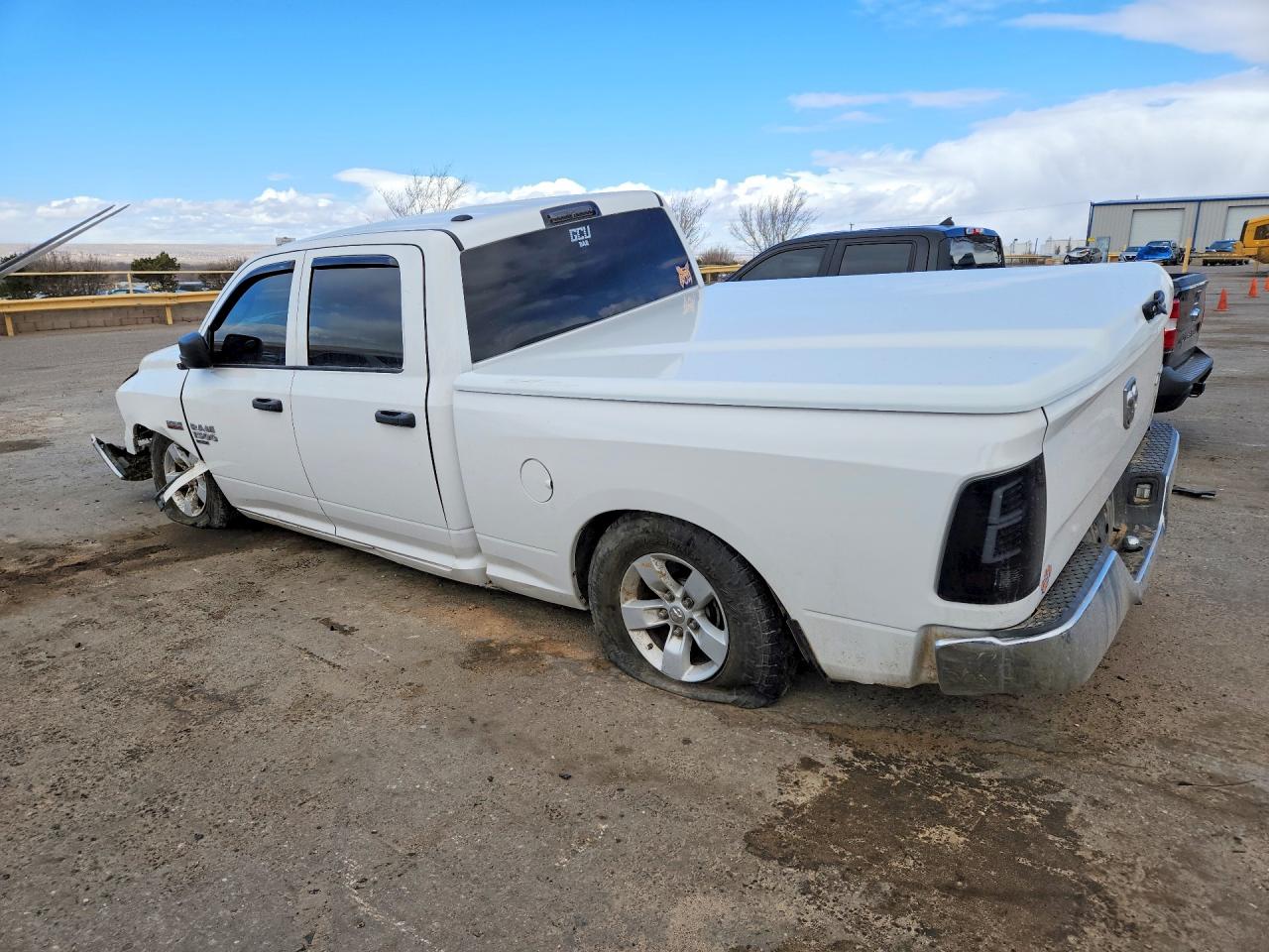 2022 Ram 1500 classic VIN 1C6RR7ST7NS139445 photo 2