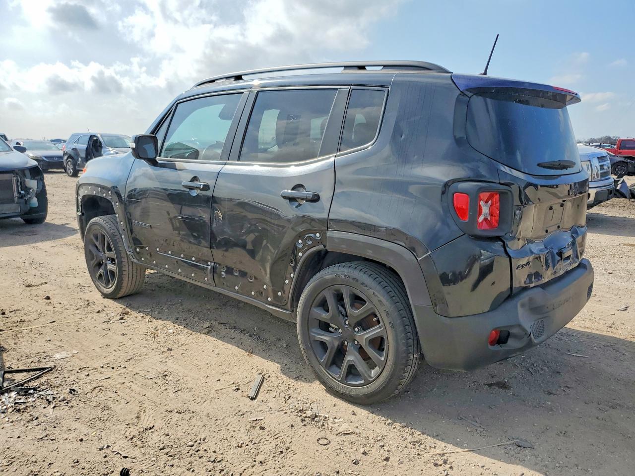 2022 Jeep Renegade VIN ZACNJDE15NPN60672 photo 2