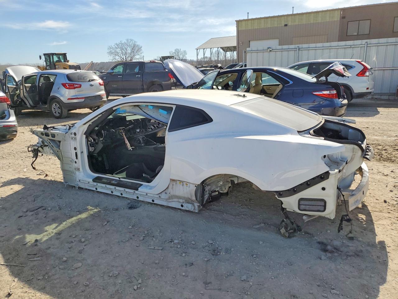 2018 CHEV Camaro VIN 1G1FJ1R61J0152545 photo 2