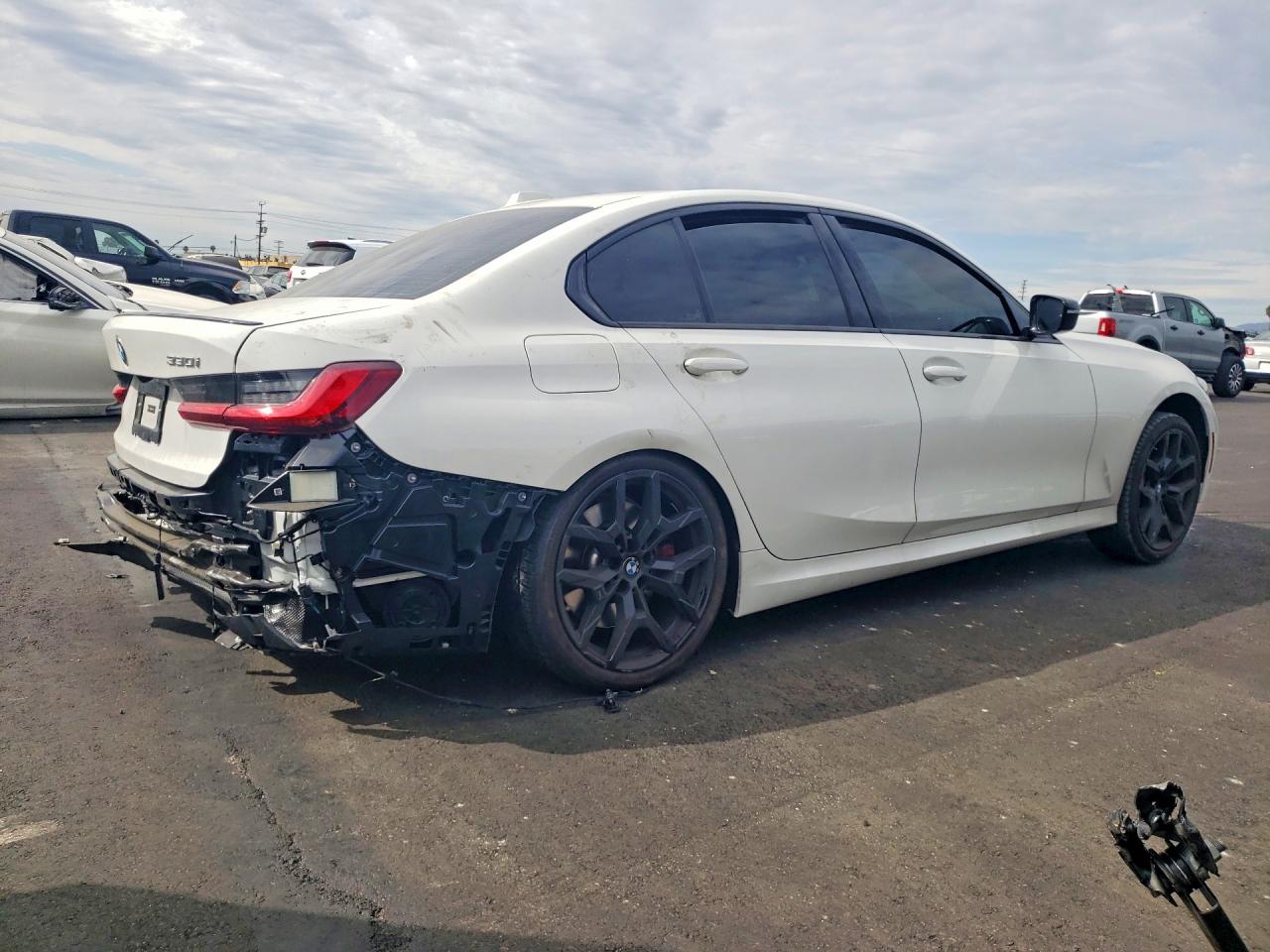 2025 BMW 3 series VIN 3MW69CW02S8F41775 photo 3