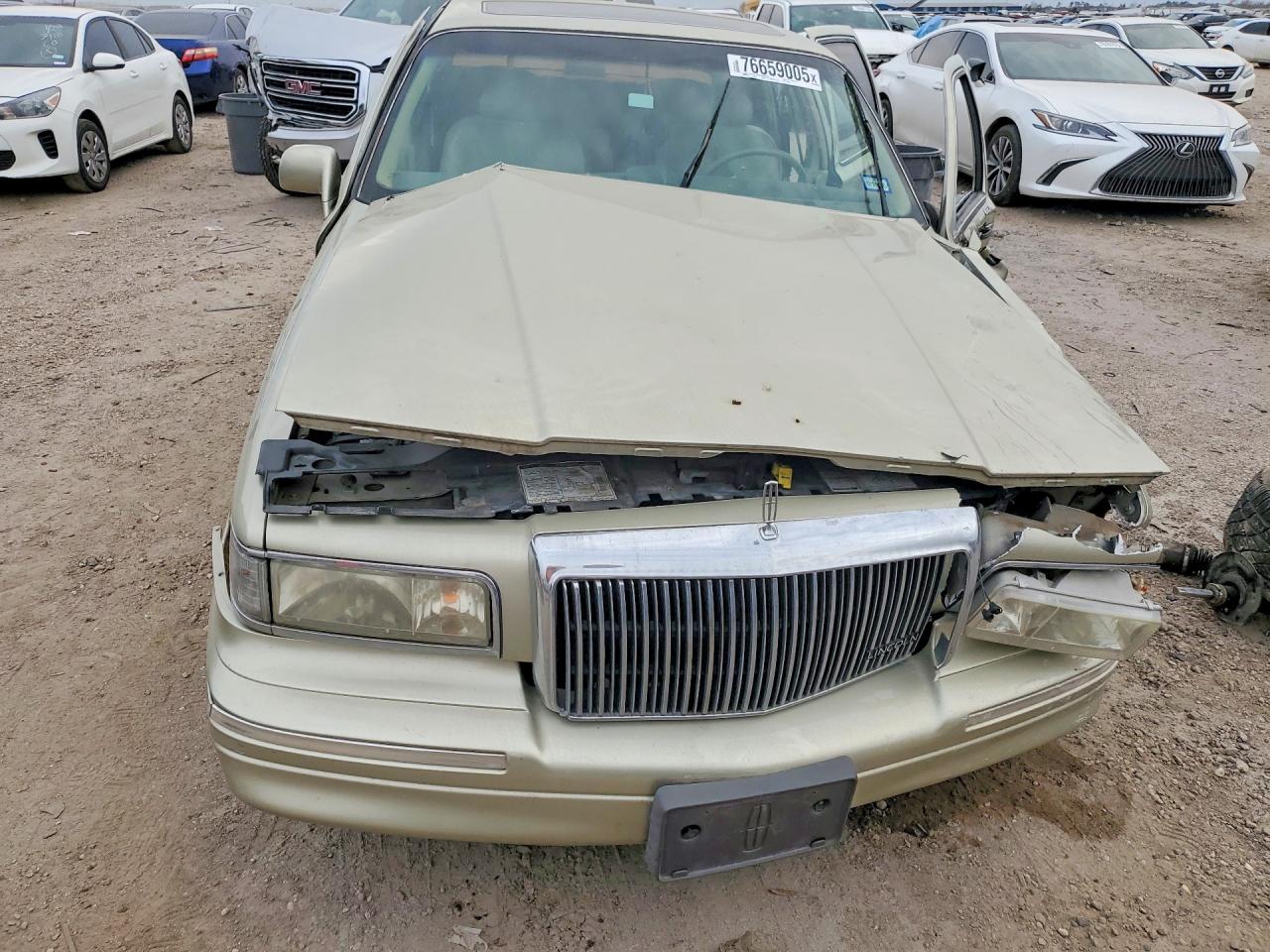 1997 Lincoln Towncar VIN 1LNLM82W0VY726334 photo 5